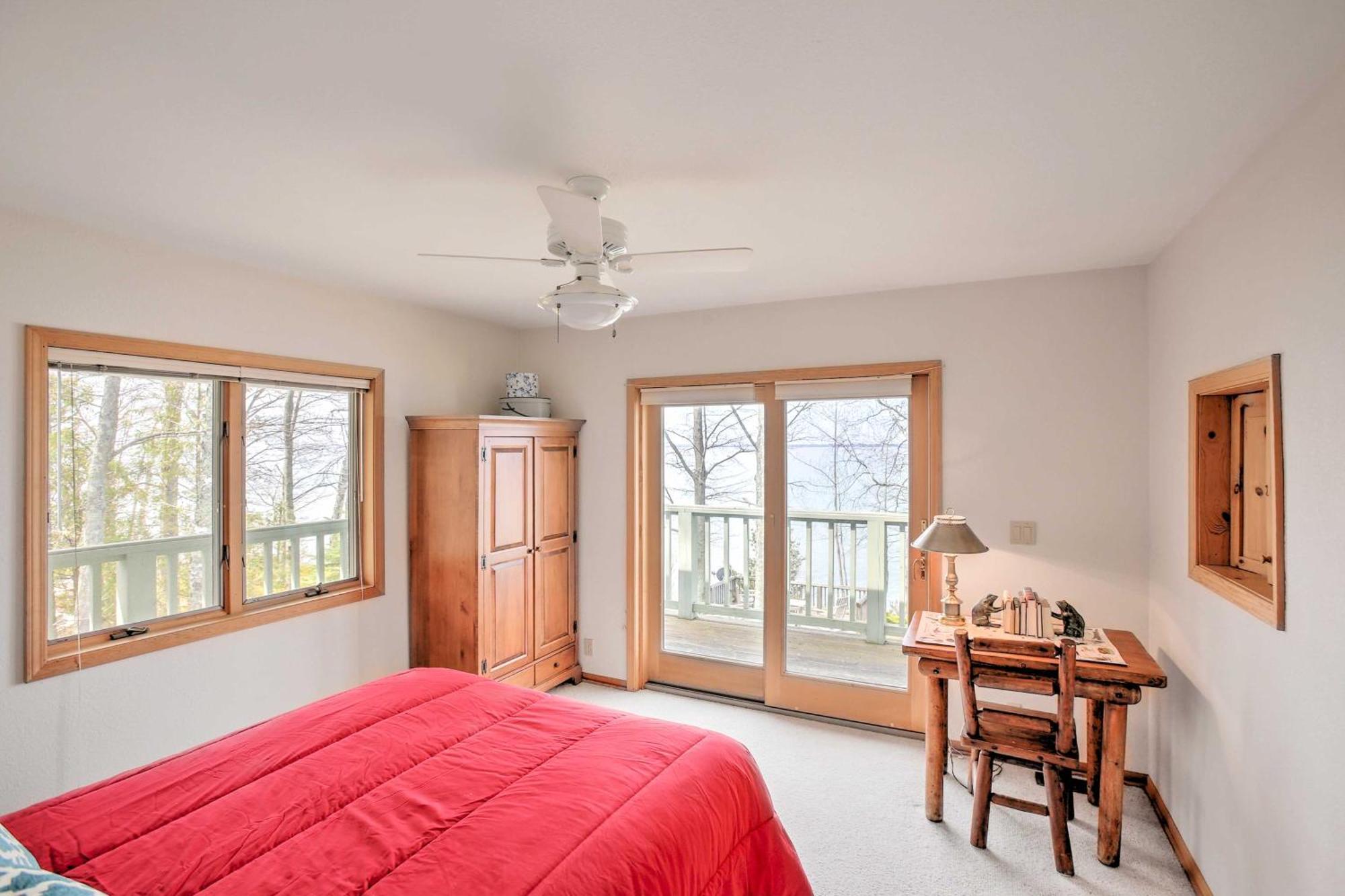 Gorgeous Charlevoix Home On Lake Michigan! Ellsworth Εξωτερικό φωτογραφία